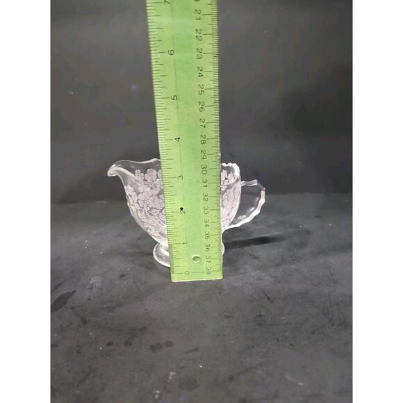 New Martinsville‎ Depression Glass Creamer, Vtg Radiance, Flower Basket Creamer - Picture 9 of 10